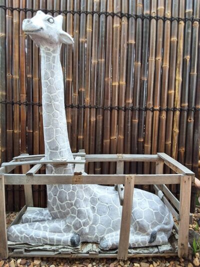 giraffe statue